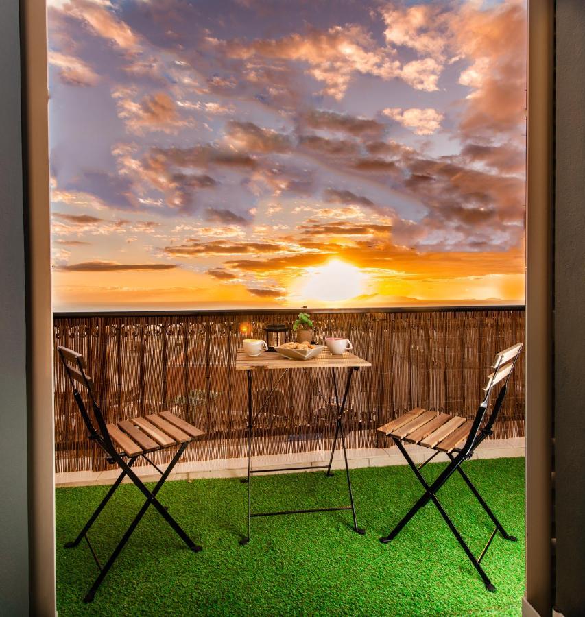 Yiannis Suite Santorini Fira  Extérieur photo