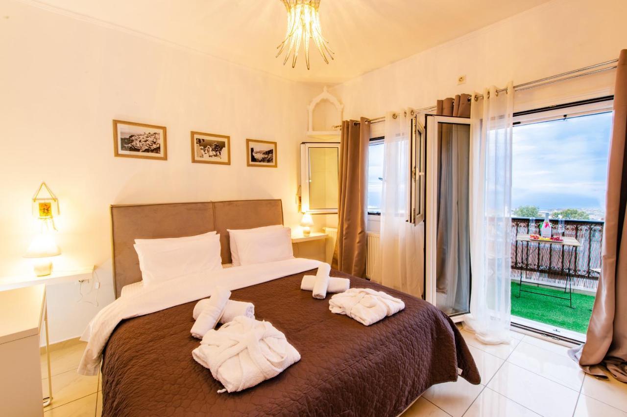 Yiannis Suite Santorini Fira  Extérieur photo